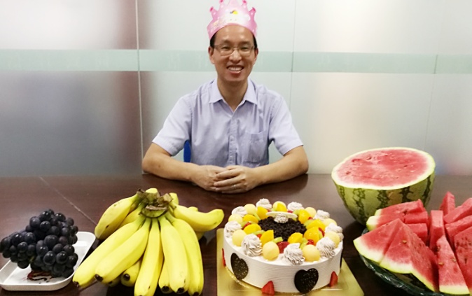 東莞分公司爲(wéi / wèi)八月份員工慶祝生日并爲(wéi / wèi)獲獎員工頒獎